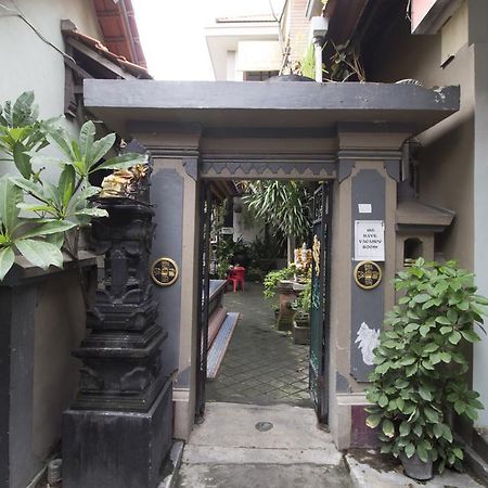 Reddoorz @ Poppies Lane Two Hotel Kuta  Exterior photo