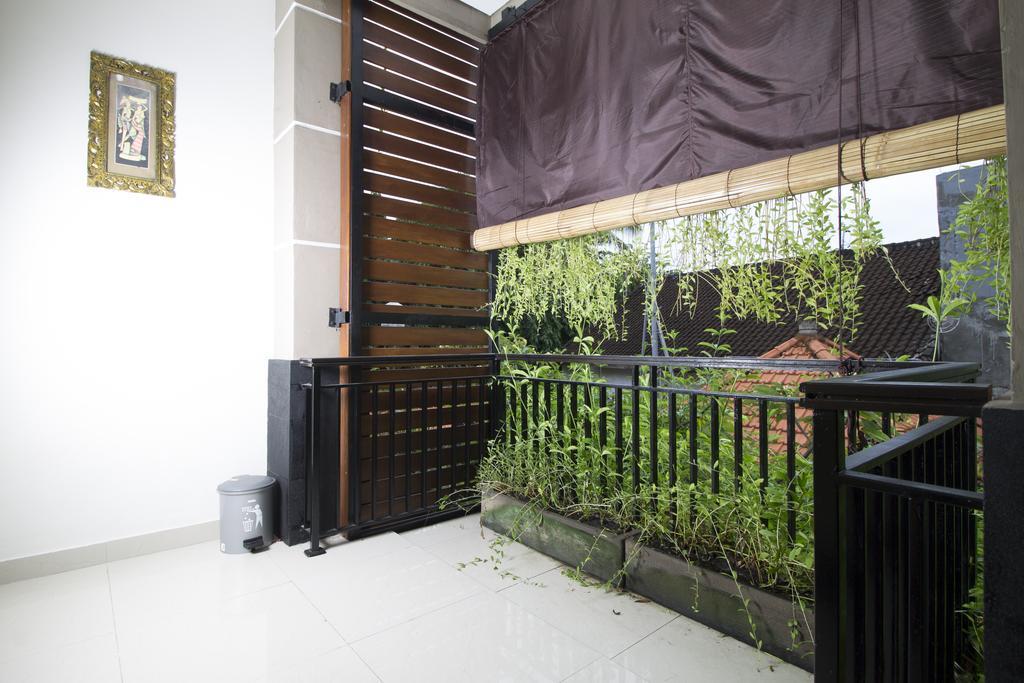 Reddoorz @ Poppies Lane Two Hotel Kuta  Exterior photo