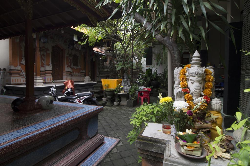 Reddoorz @ Poppies Lane Two Hotel Kuta  Exterior photo