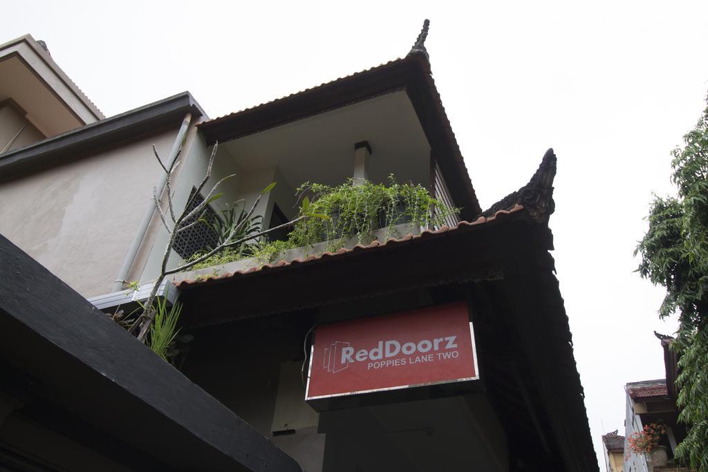 Reddoorz @ Poppies Lane Two Hotel Kuta  Exterior photo
