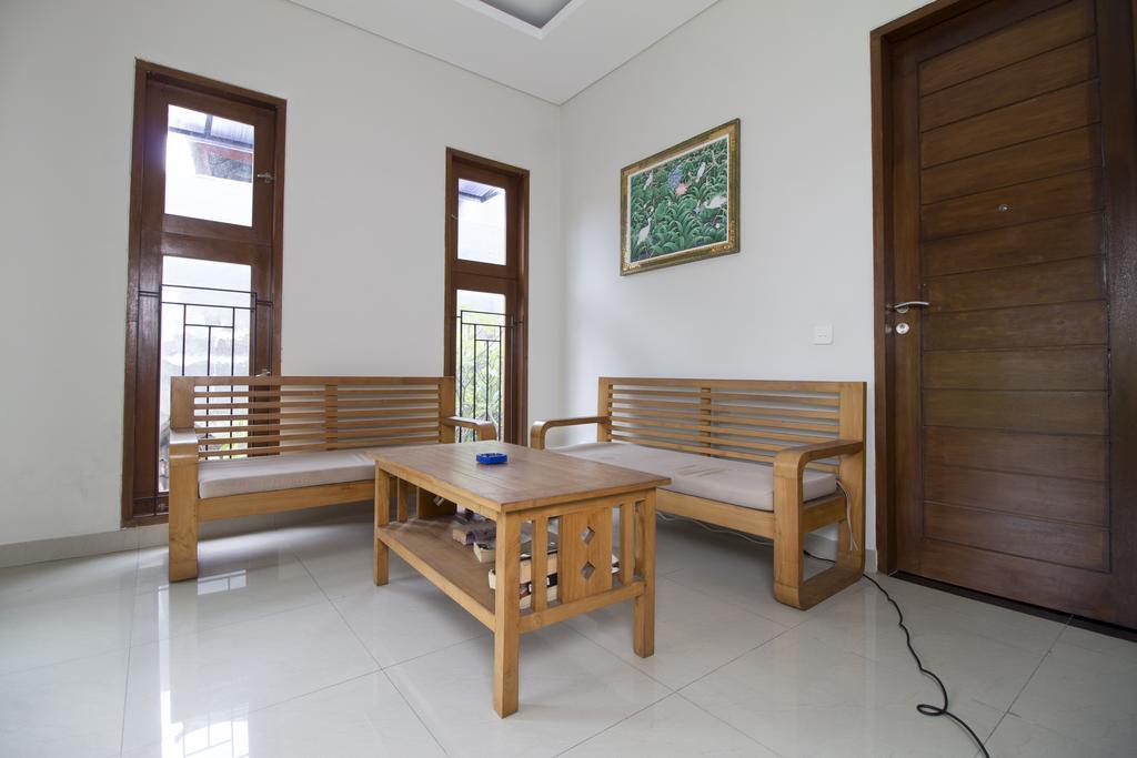 Reddoorz @ Poppies Lane Two Hotel Kuta  Exterior photo