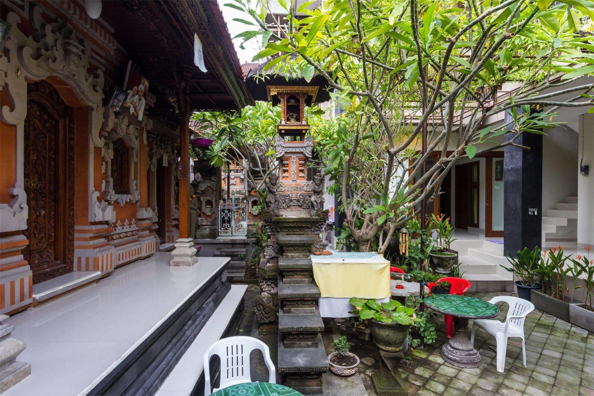 Reddoorz @ Poppies Lane Two Hotel Kuta  Exterior photo
