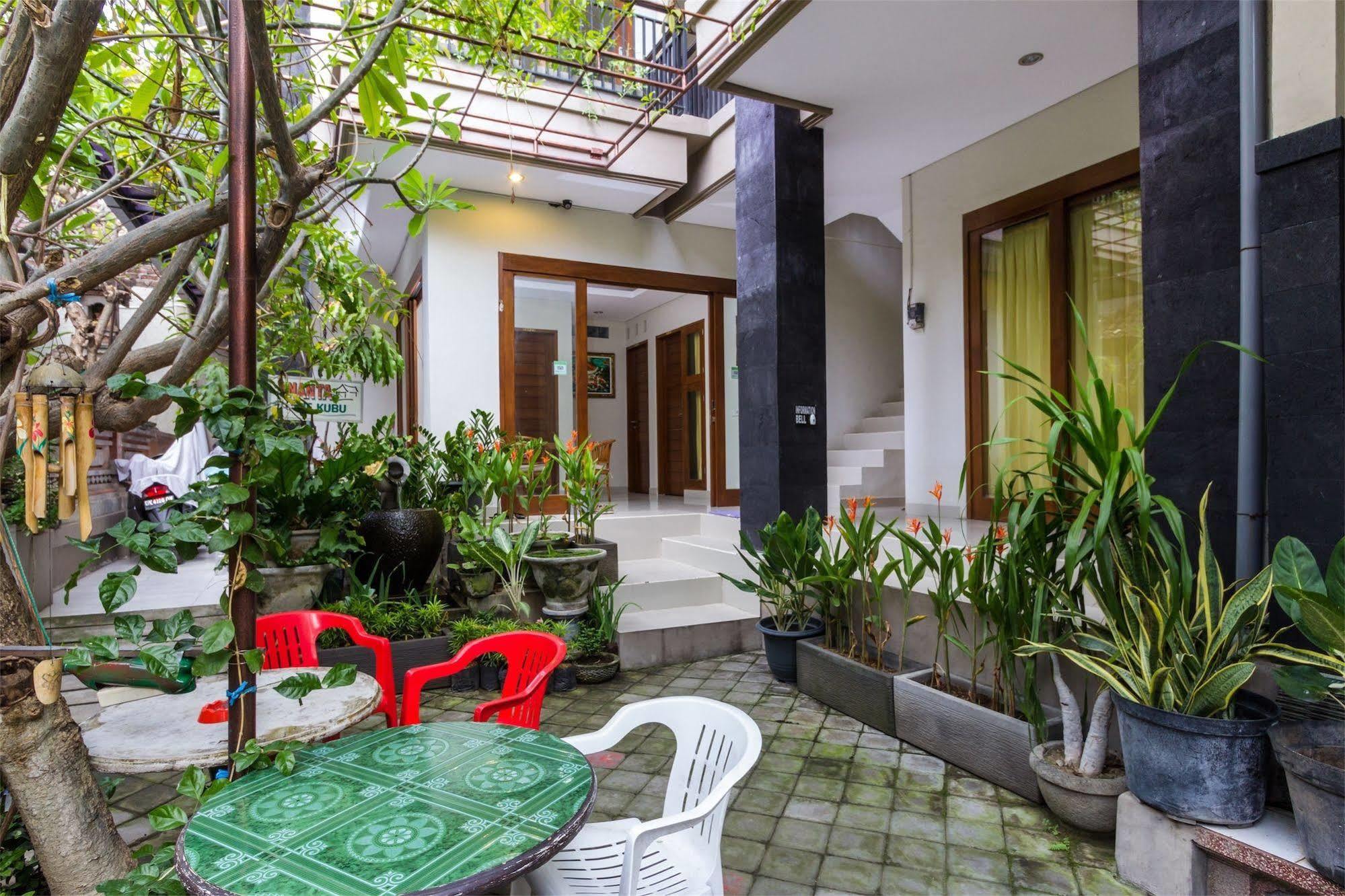 Reddoorz @ Poppies Lane Two Hotel Kuta  Exterior photo
