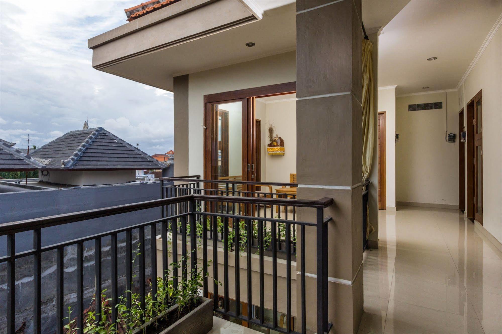 Reddoorz @ Poppies Lane Two Hotel Kuta  Exterior photo