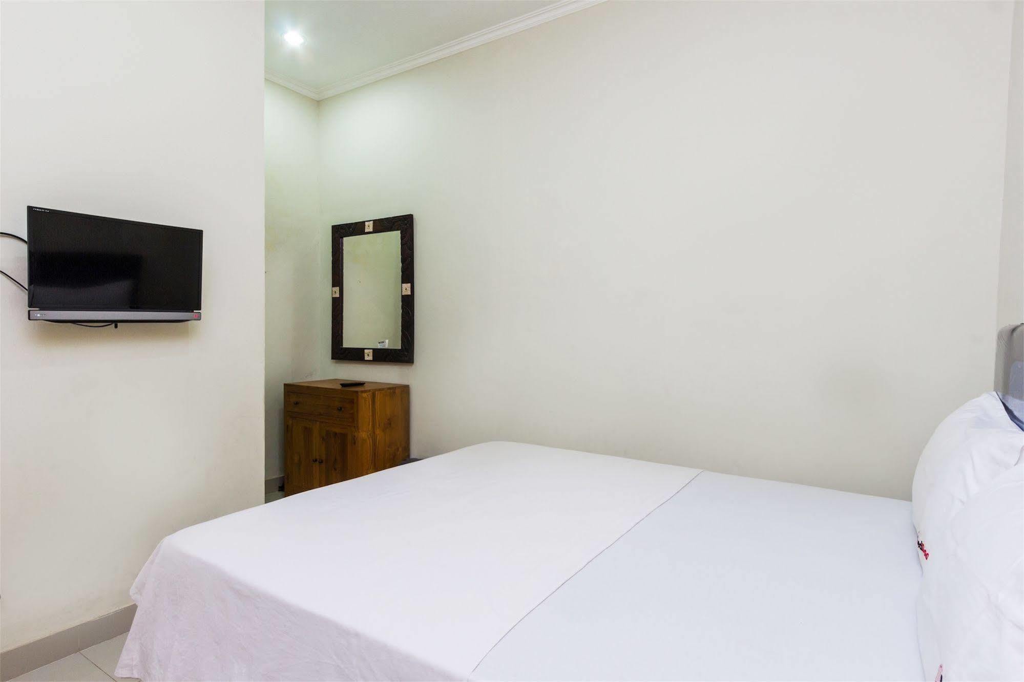 Reddoorz @ Poppies Lane Two Hotel Kuta  Exterior photo