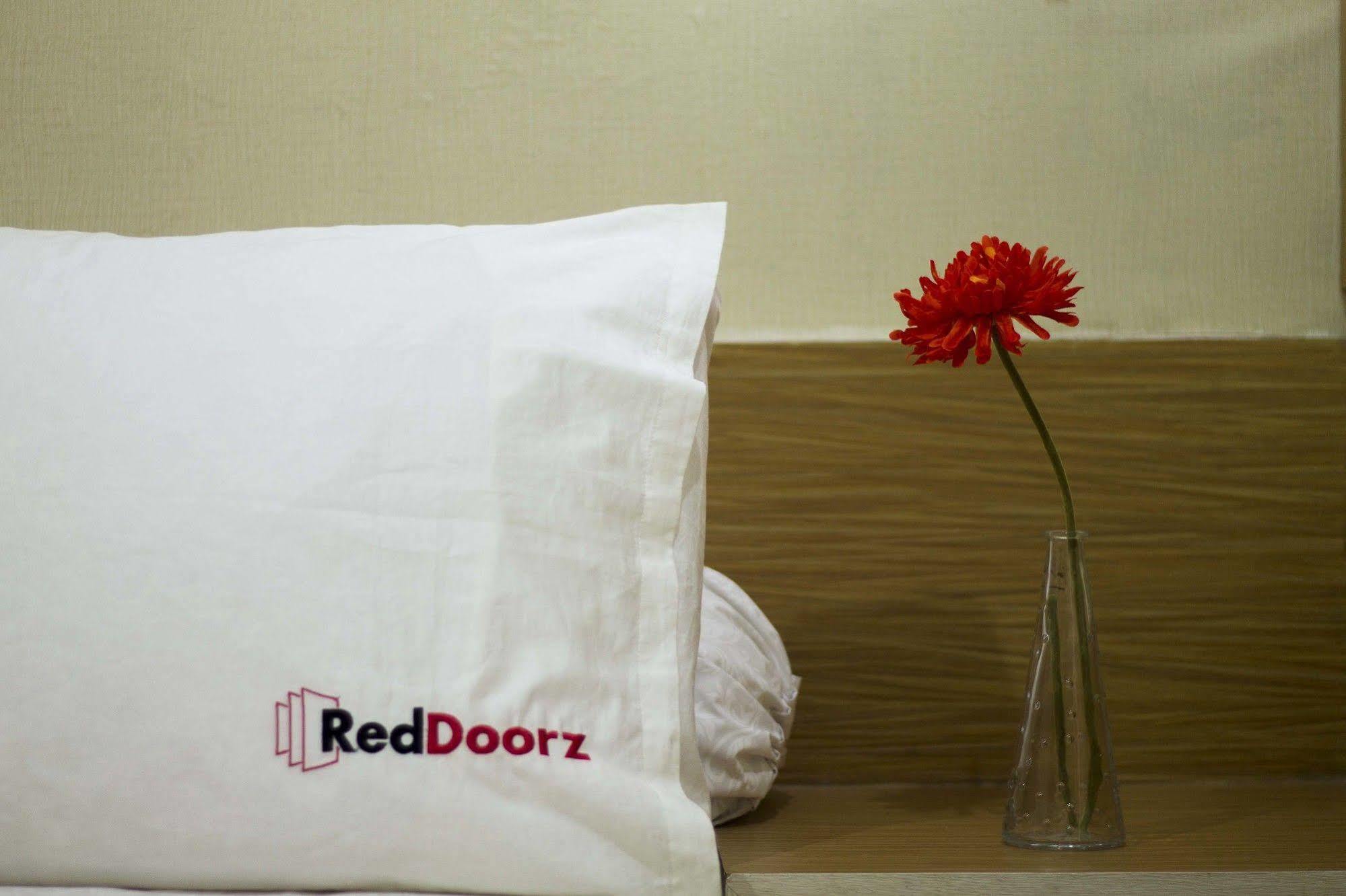 Reddoorz @ Poppies Lane Two Hotel Kuta  Exterior photo