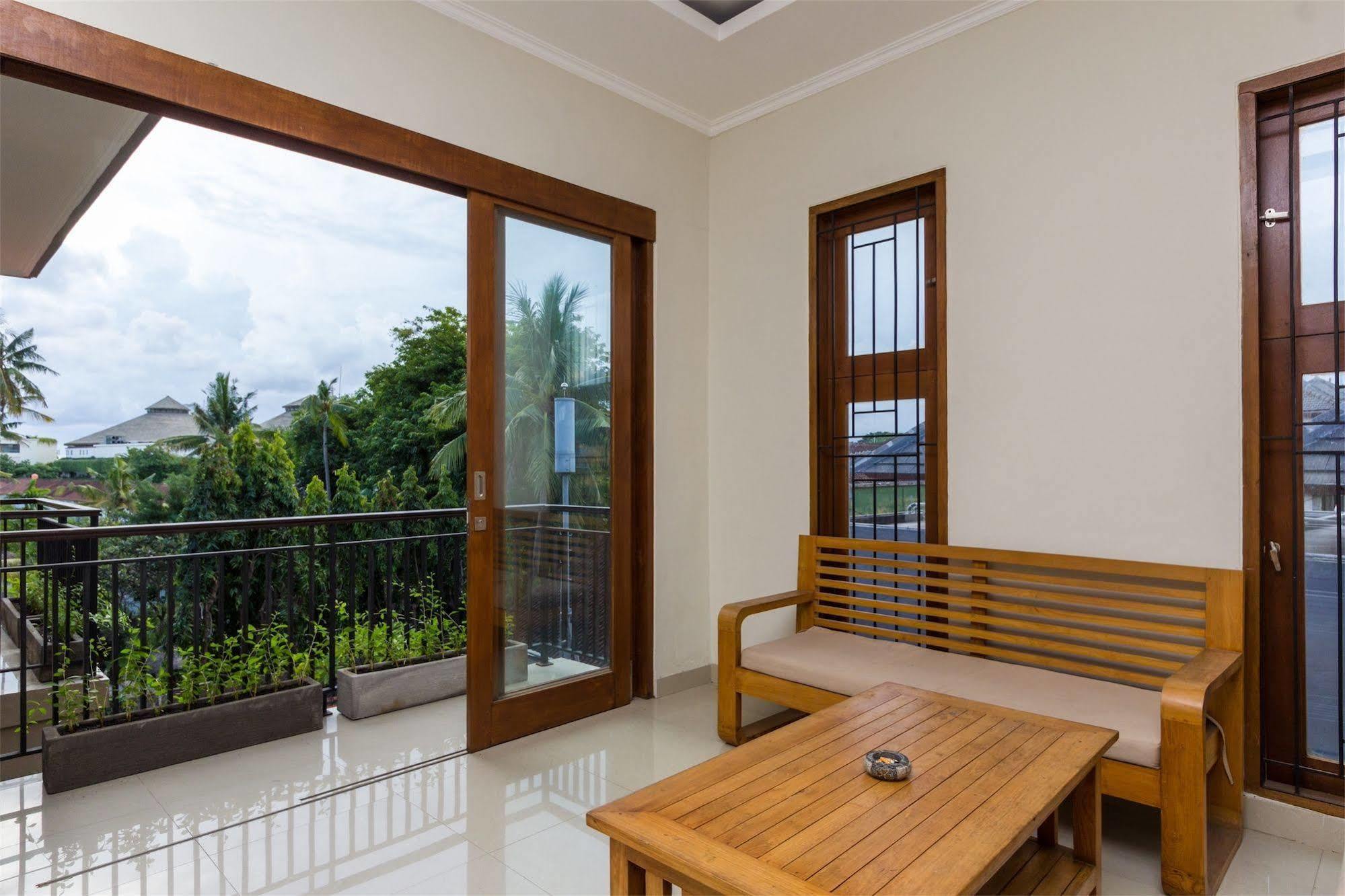 Reddoorz @ Poppies Lane Two Hotel Kuta  Exterior photo