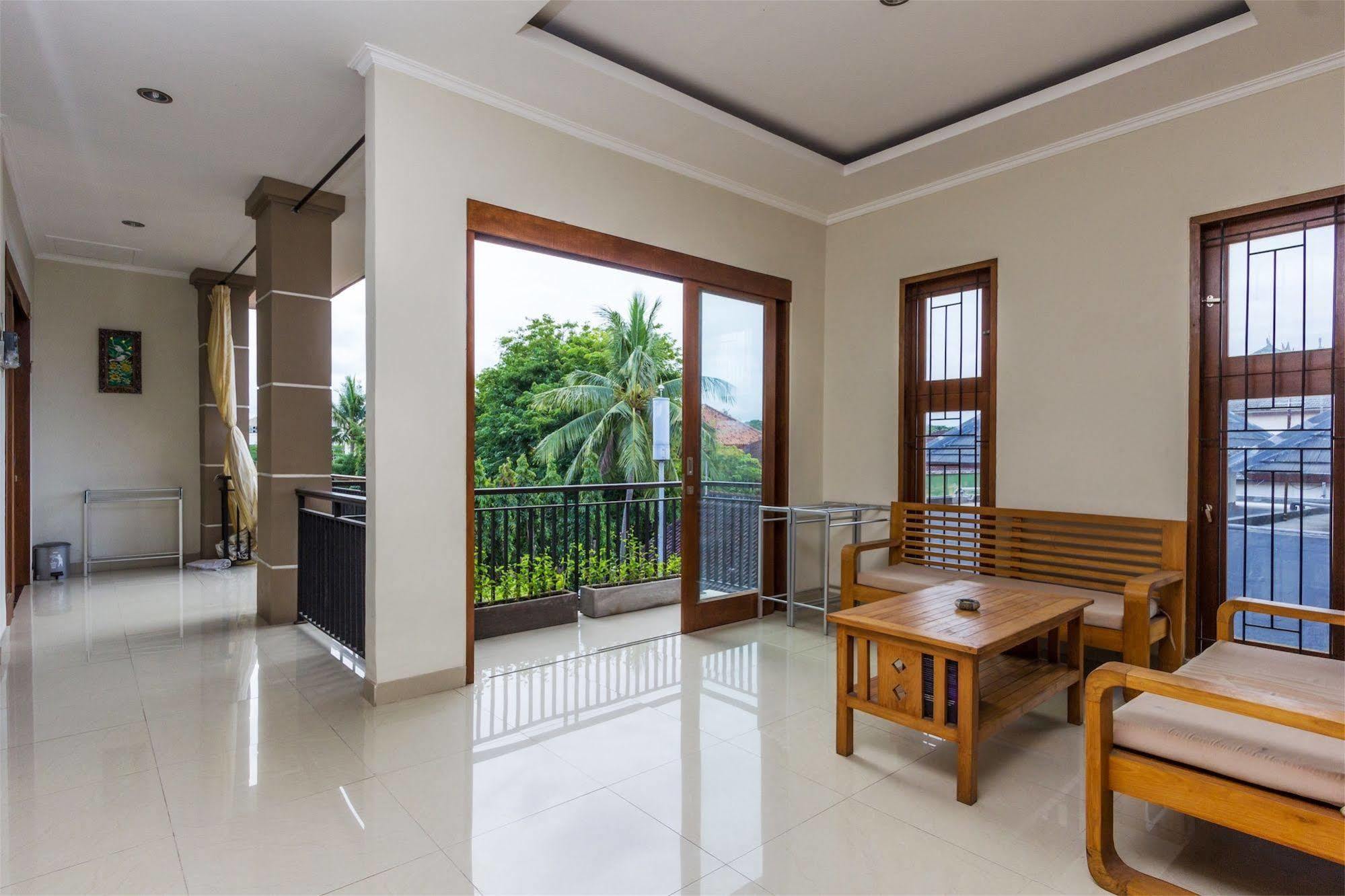 Reddoorz @ Poppies Lane Two Hotel Kuta  Exterior photo