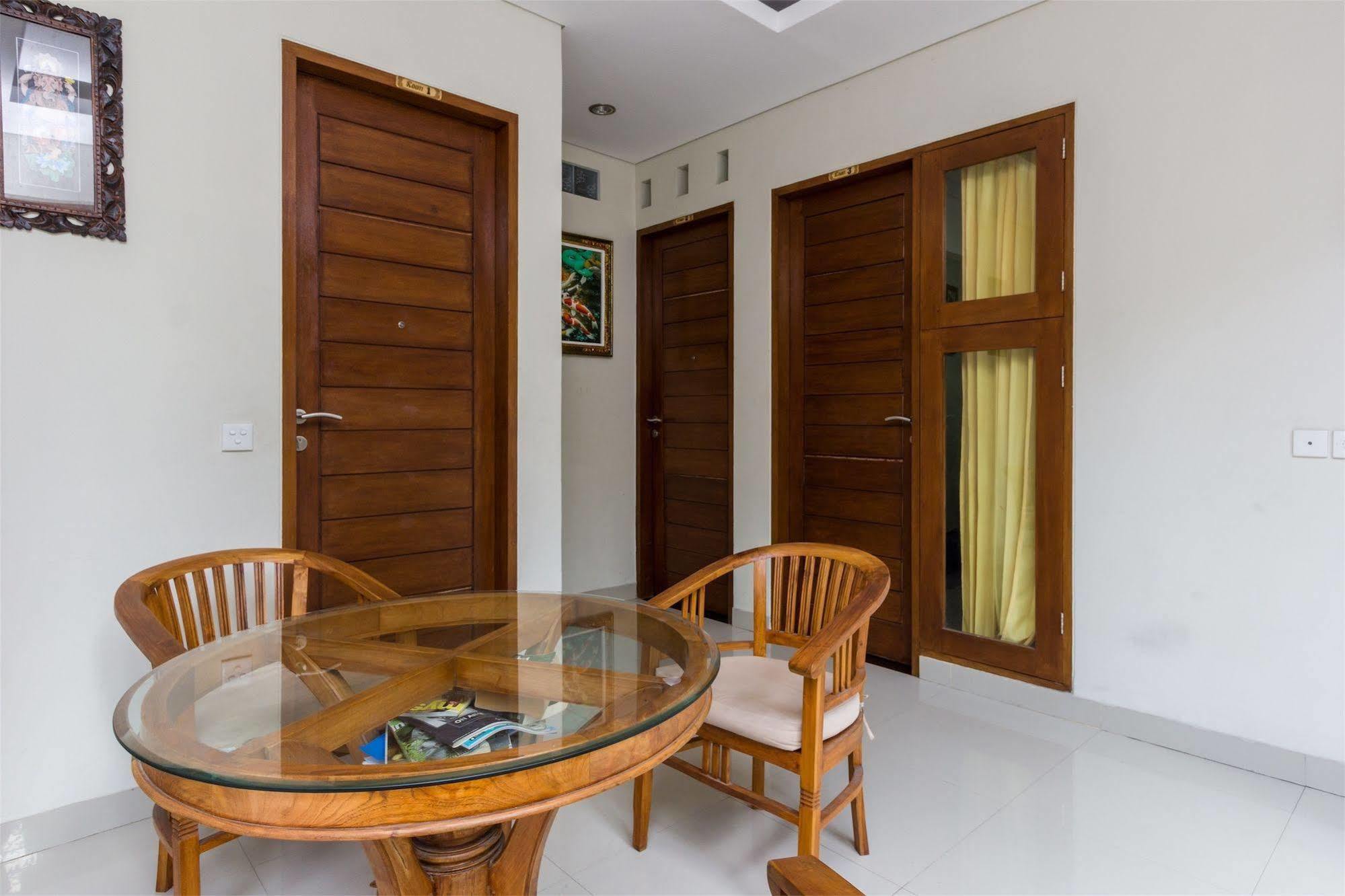 Reddoorz @ Poppies Lane Two Hotel Kuta  Exterior photo
