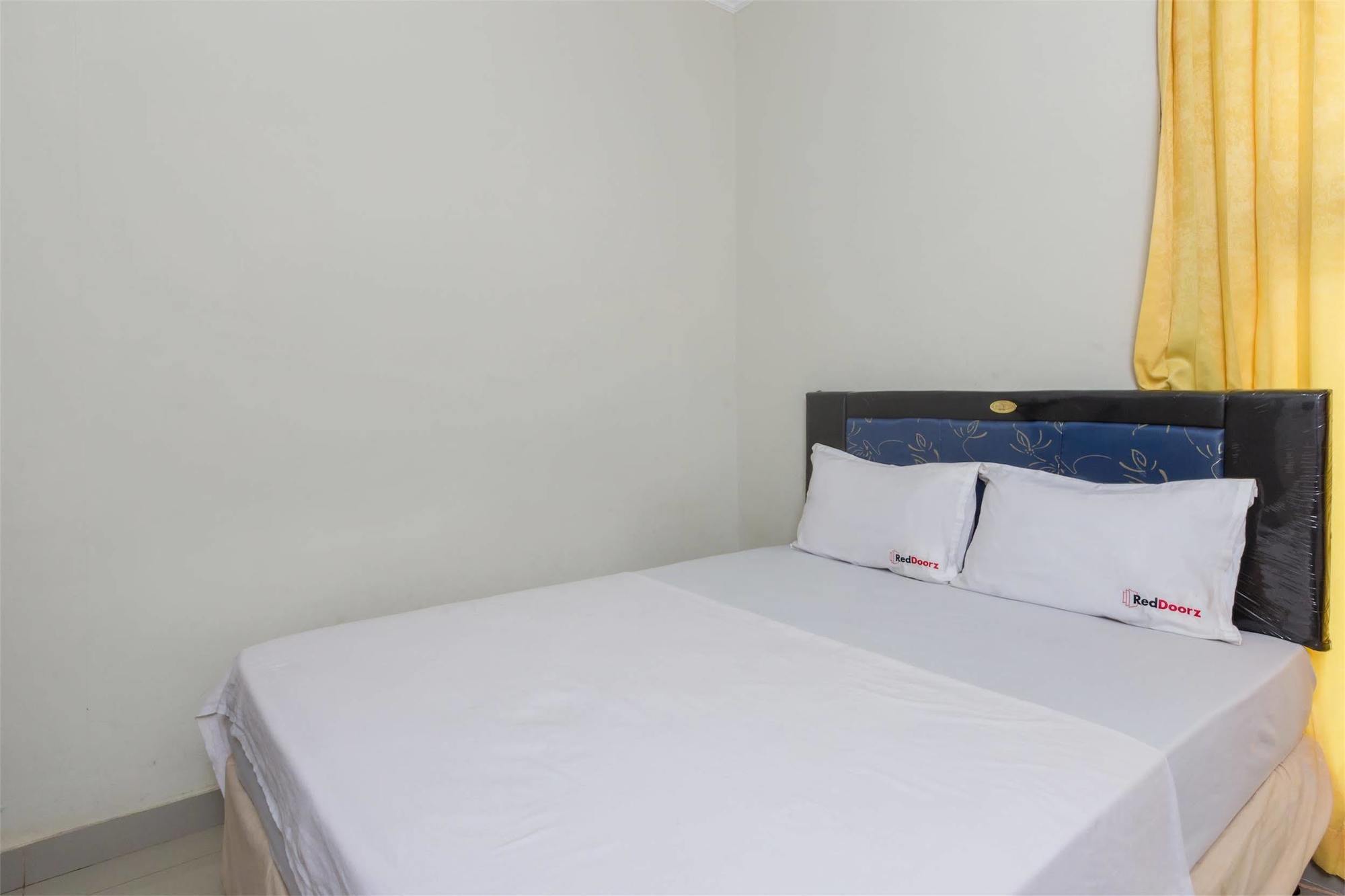 Reddoorz @ Poppies Lane Two Hotel Kuta  Exterior photo