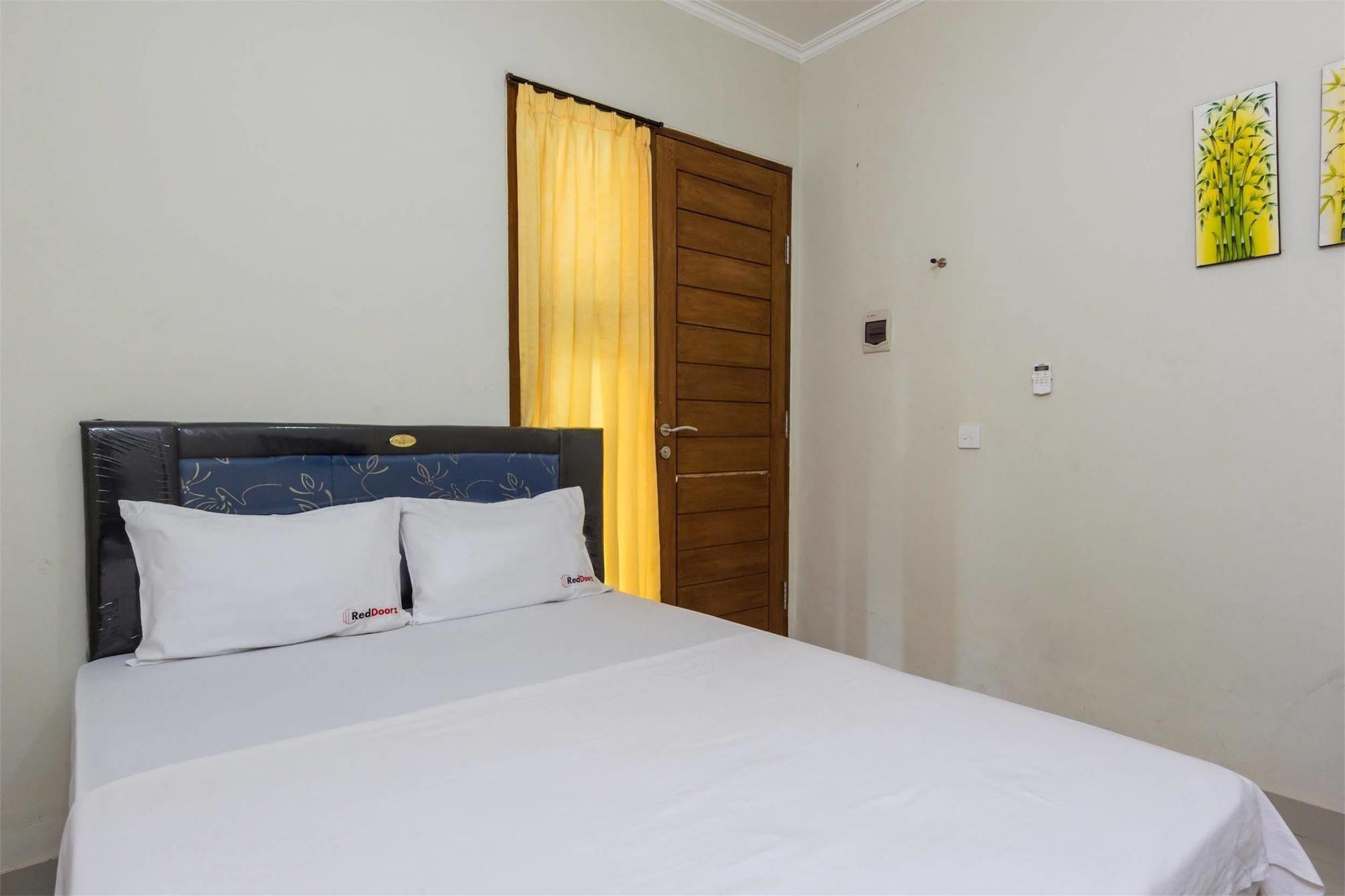 Reddoorz @ Poppies Lane Two Hotel Kuta  Exterior photo