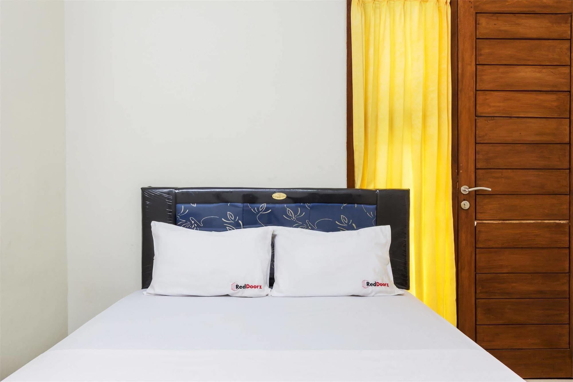 Reddoorz @ Poppies Lane Two Hotel Kuta  Exterior photo